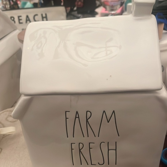 Rae Dunn BNWT FARM fresh with insulated lid and side designs 8.5βx 7 Apx.ππ€ - Picture 5 of 5